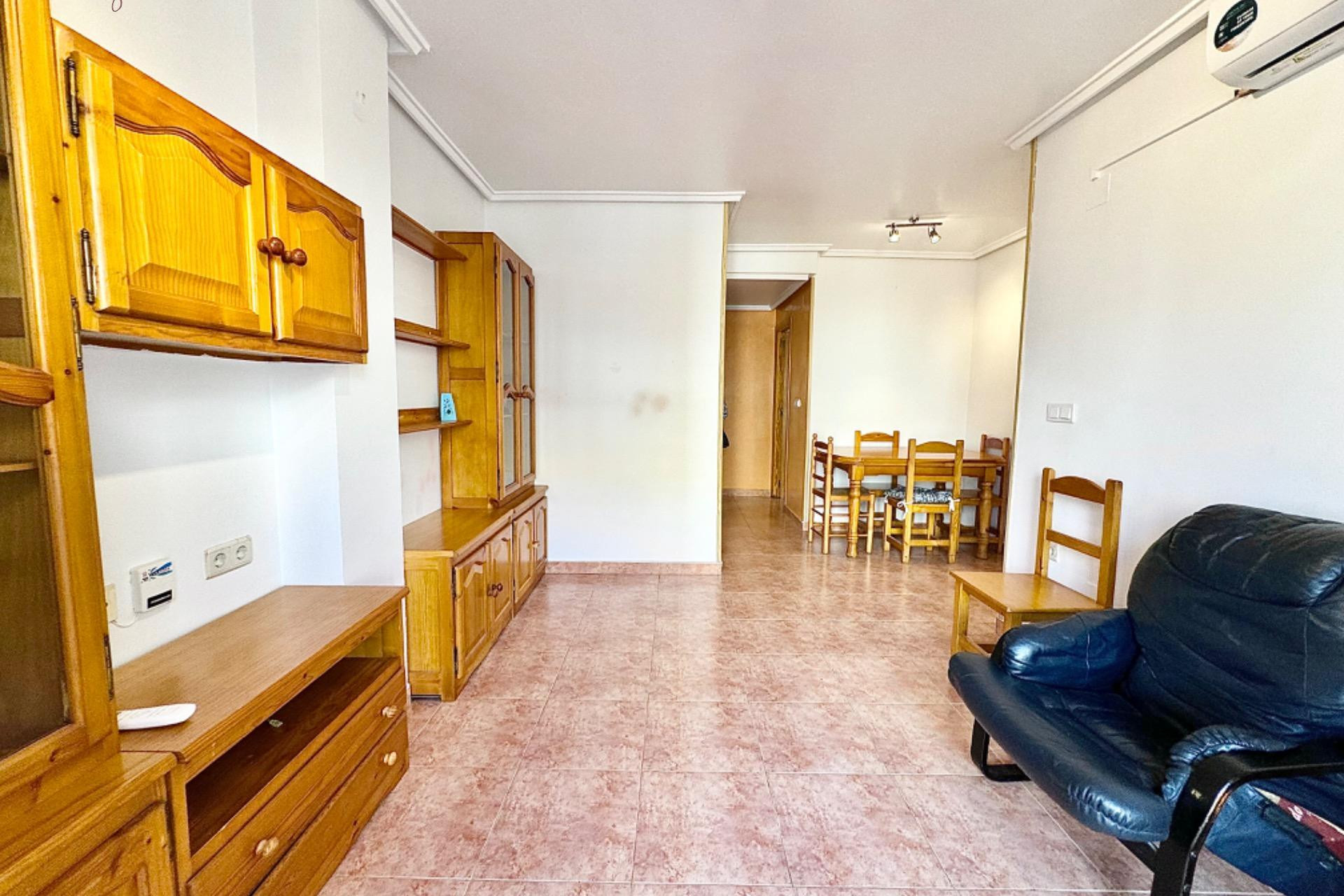 Resale - Apartment  - Torrevieja - Paseo maritimo