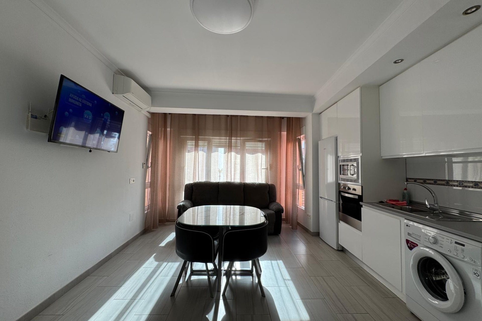 Resale - Apartment  - Torrevieja - Paseo maritimo