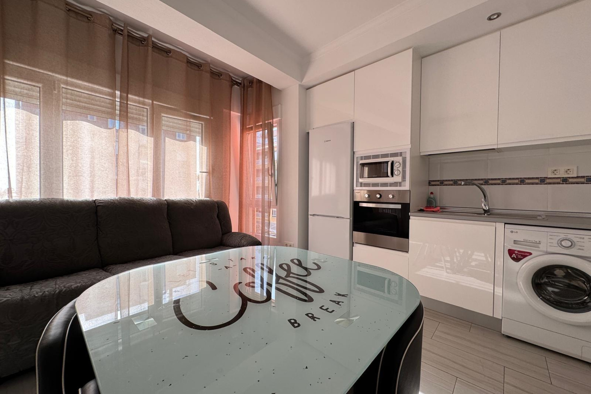 Resale - Apartment  - Torrevieja - Paseo maritimo