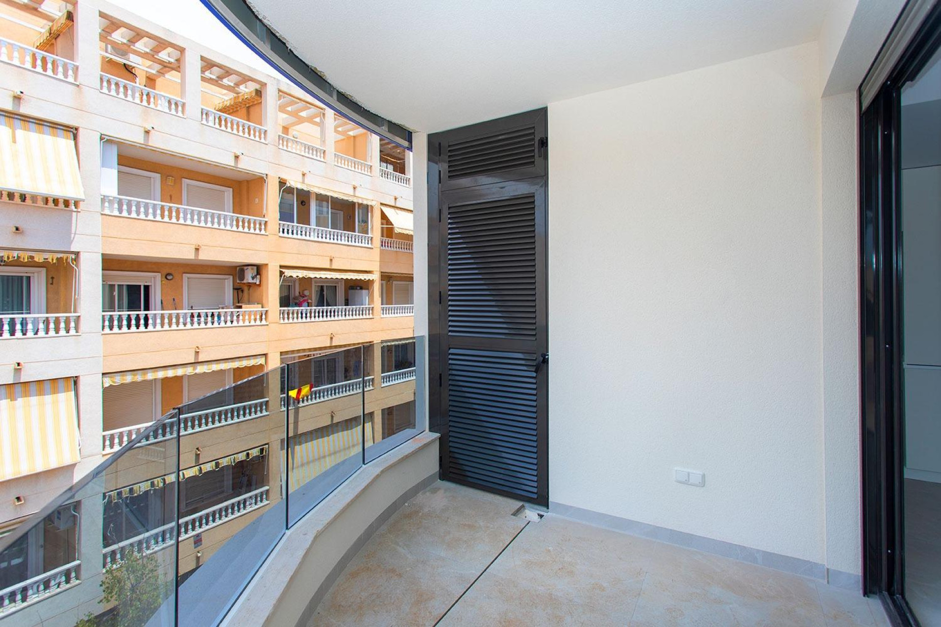 Resale - Apartment  - Torrevieja - Paseo maritimo