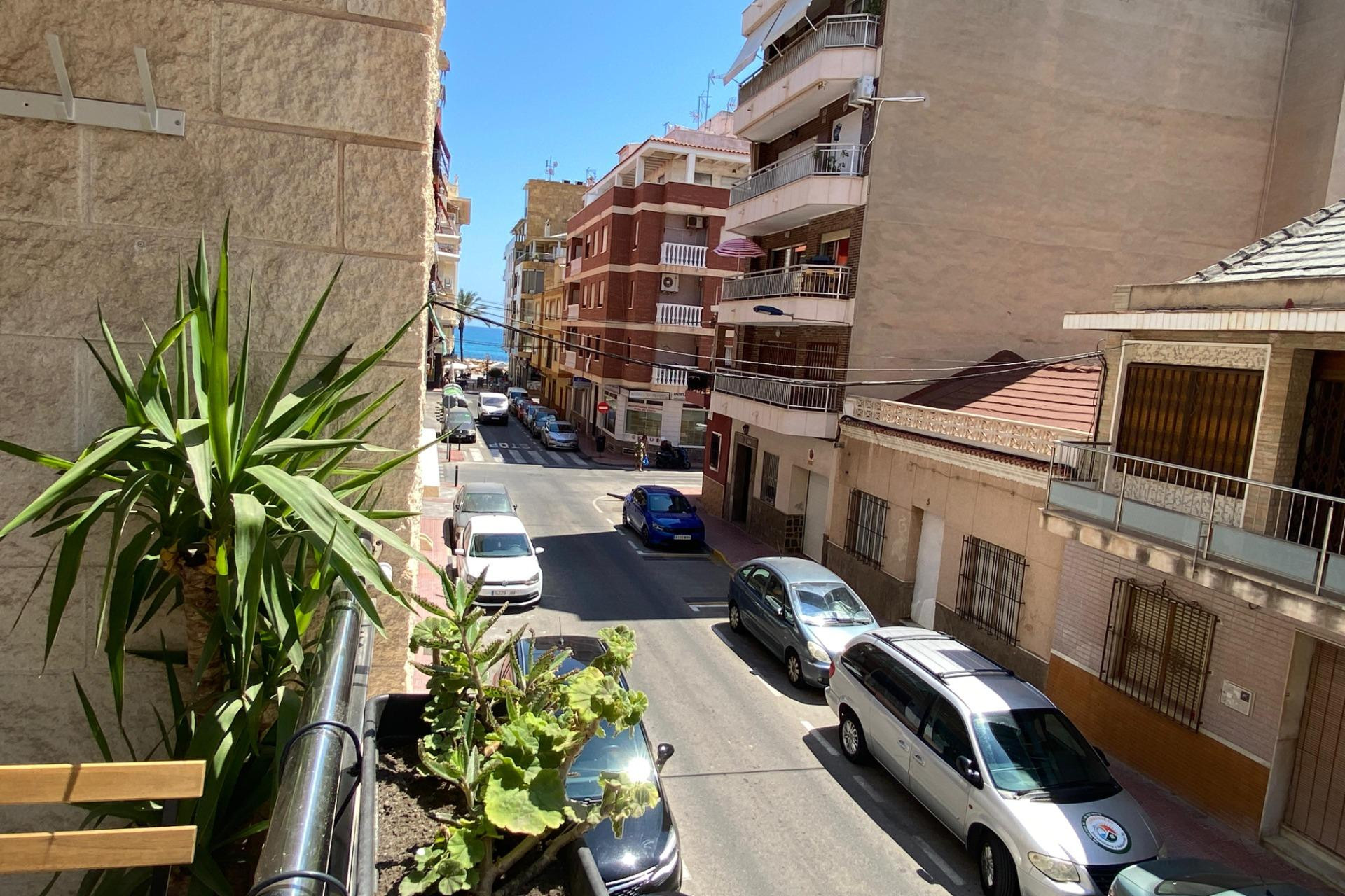 Resale - Apartment  - Torrevieja - Paseo maritimo