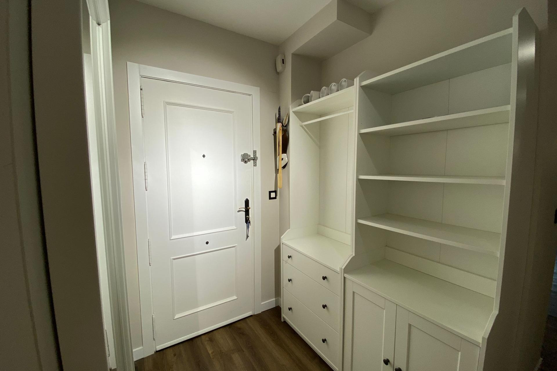 Resale - Apartment  - Torrevieja - Paseo maritimo