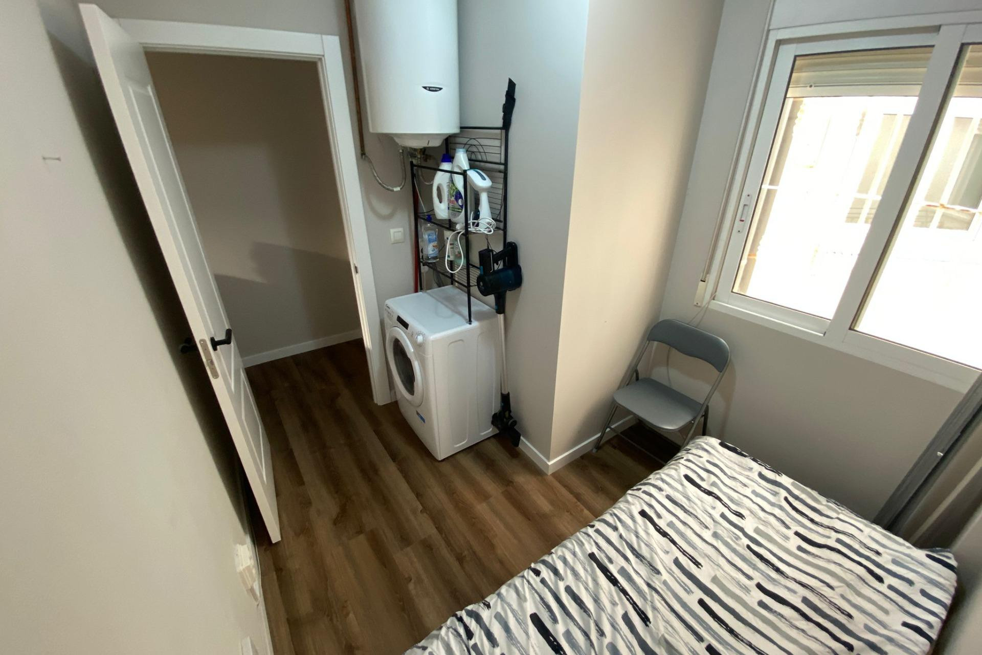 Resale - Apartment  - Torrevieja - Paseo maritimo