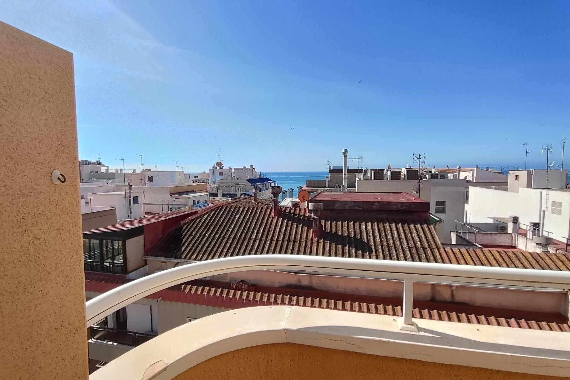 Resale - Apartment  - Torrevieja - Paseo maritimo