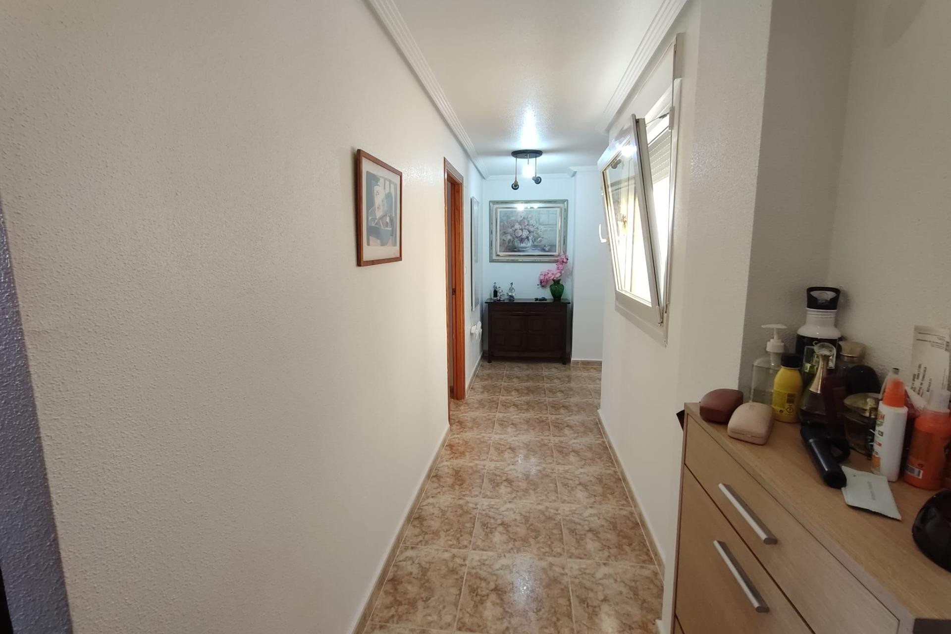 Resale - Apartment  - Torrevieja - Paseo maritimo