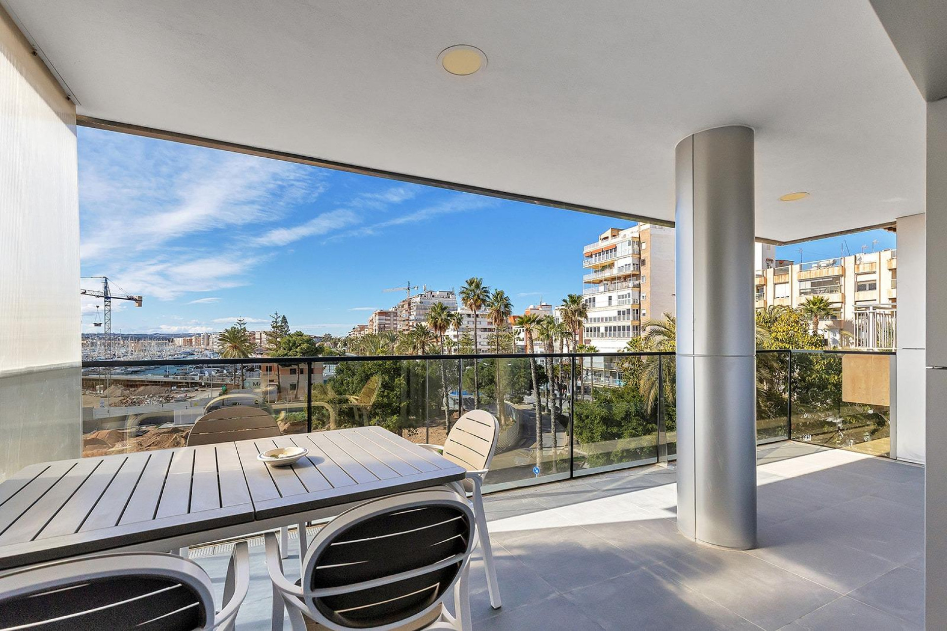 Resale - Apartment  - Torrevieja - Paseo maritimo