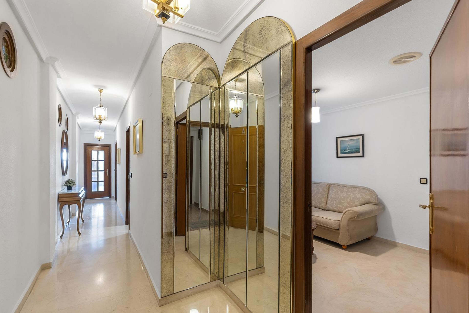 Resale - Apartment  - Torrevieja - Paseo maritimo