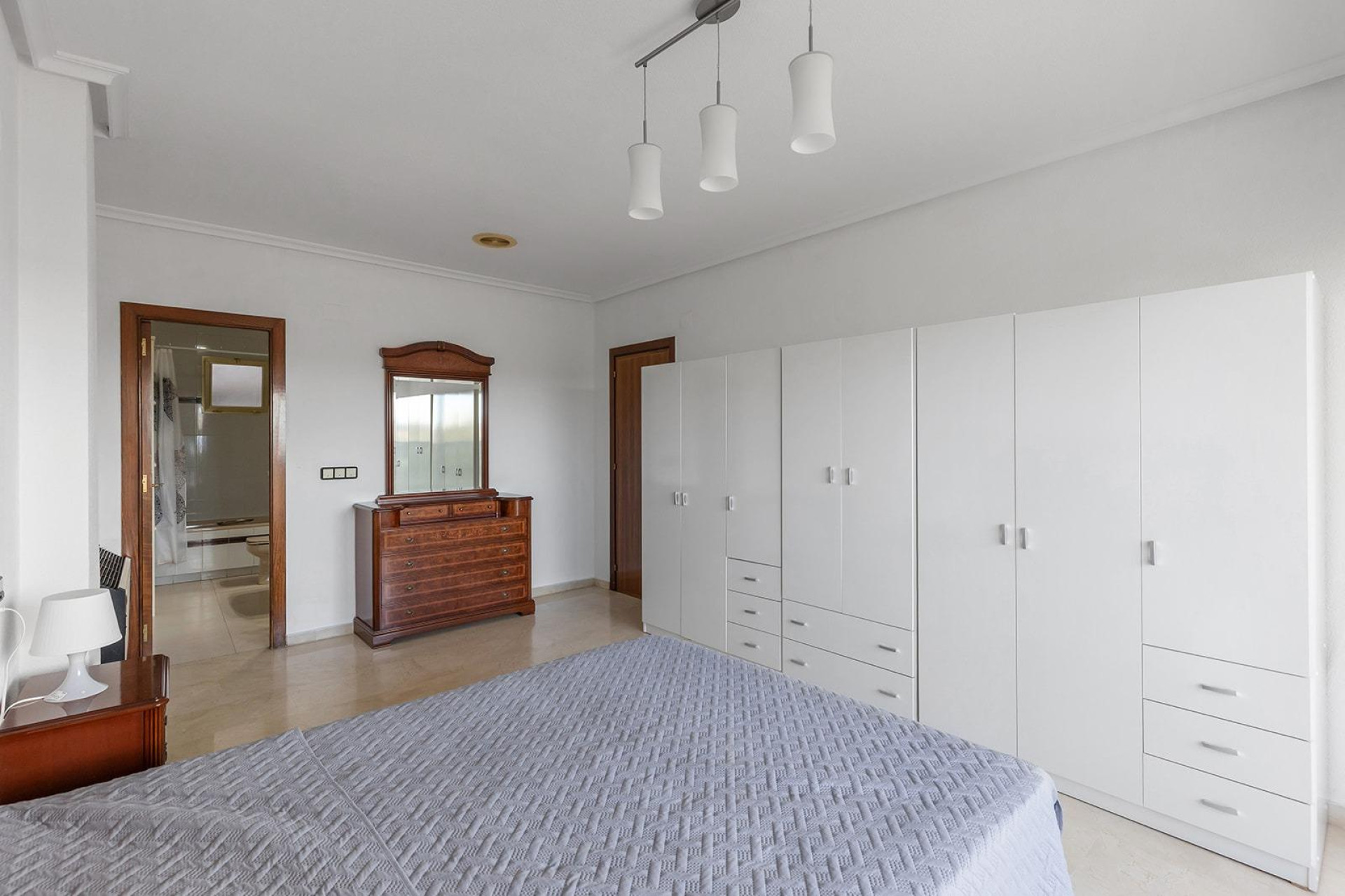 Resale - Apartment  - Torrevieja - Paseo maritimo