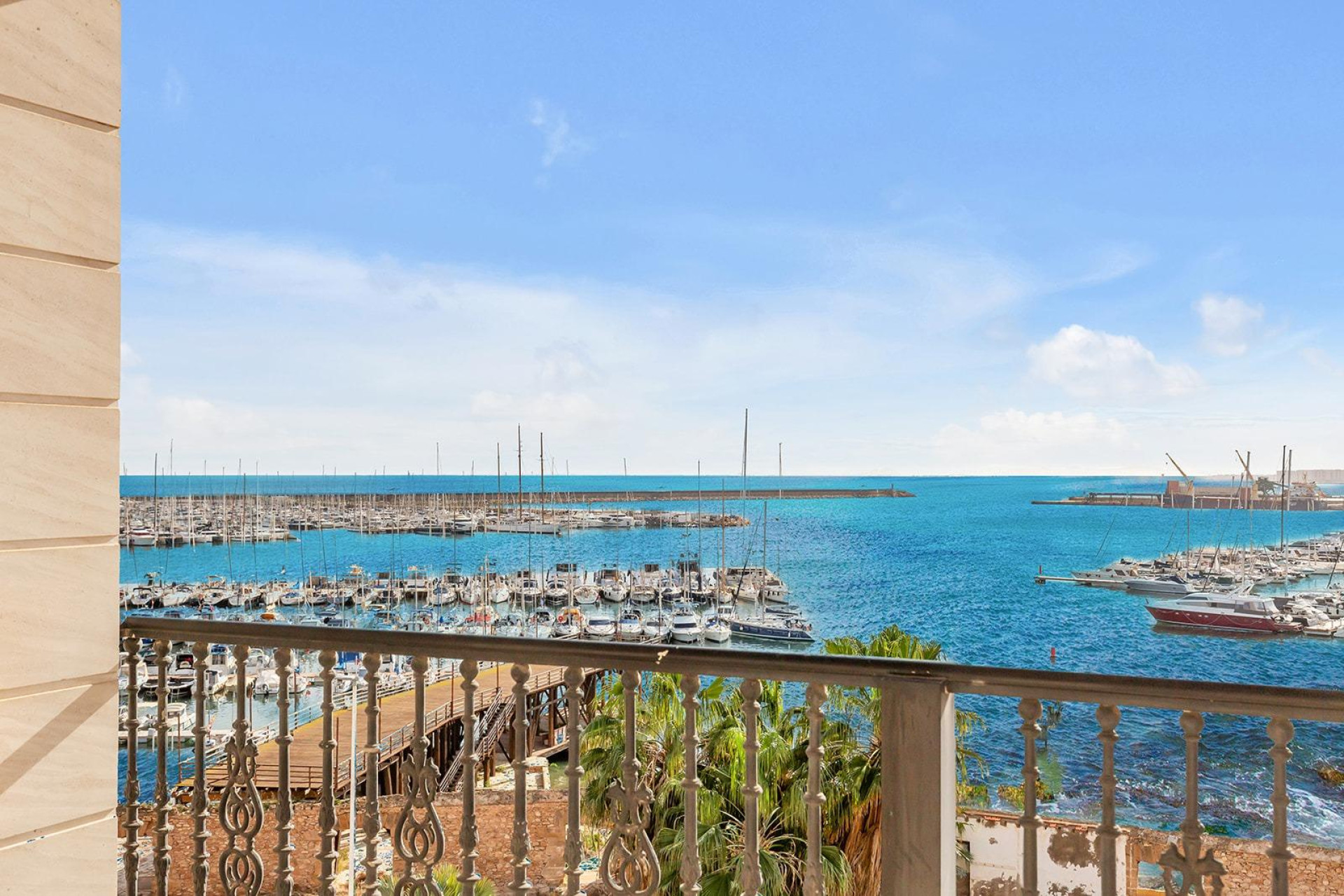 Resale - Apartment  - Torrevieja - Paseo maritimo