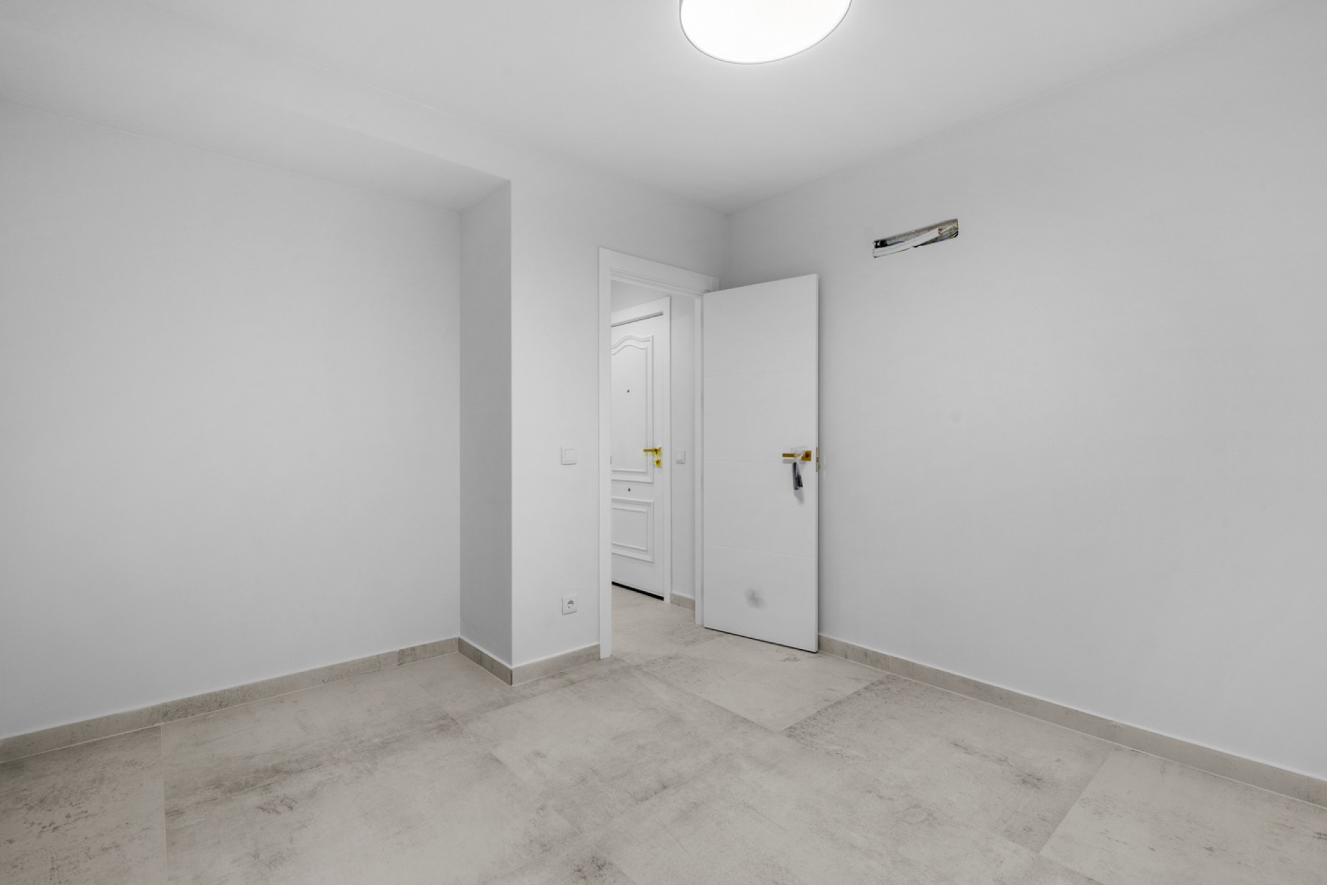 Resale - Apartment  - Torrevieja - Playa Acequion