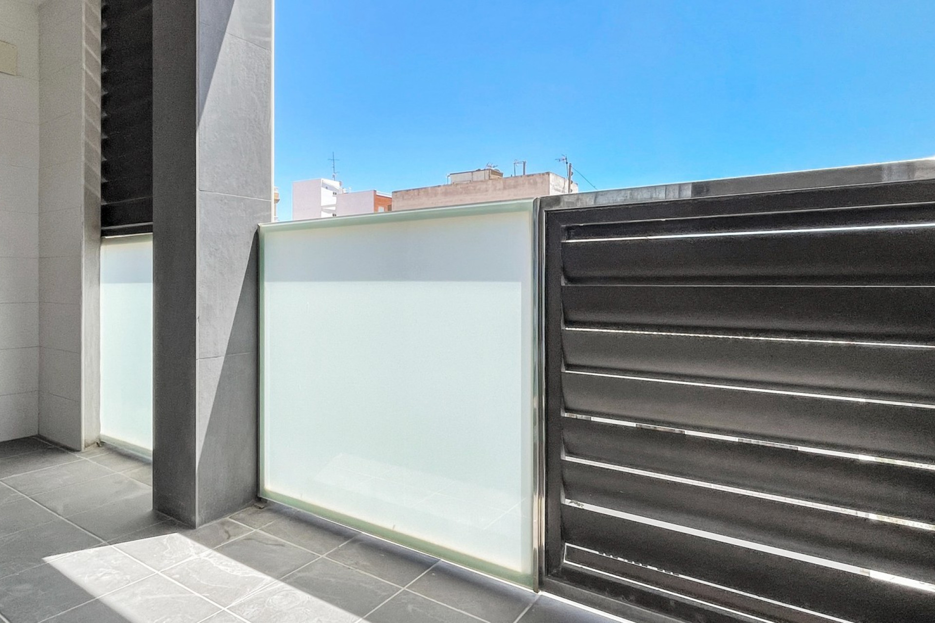 Resale - Apartment  - Torrevieja - Playa Acequion