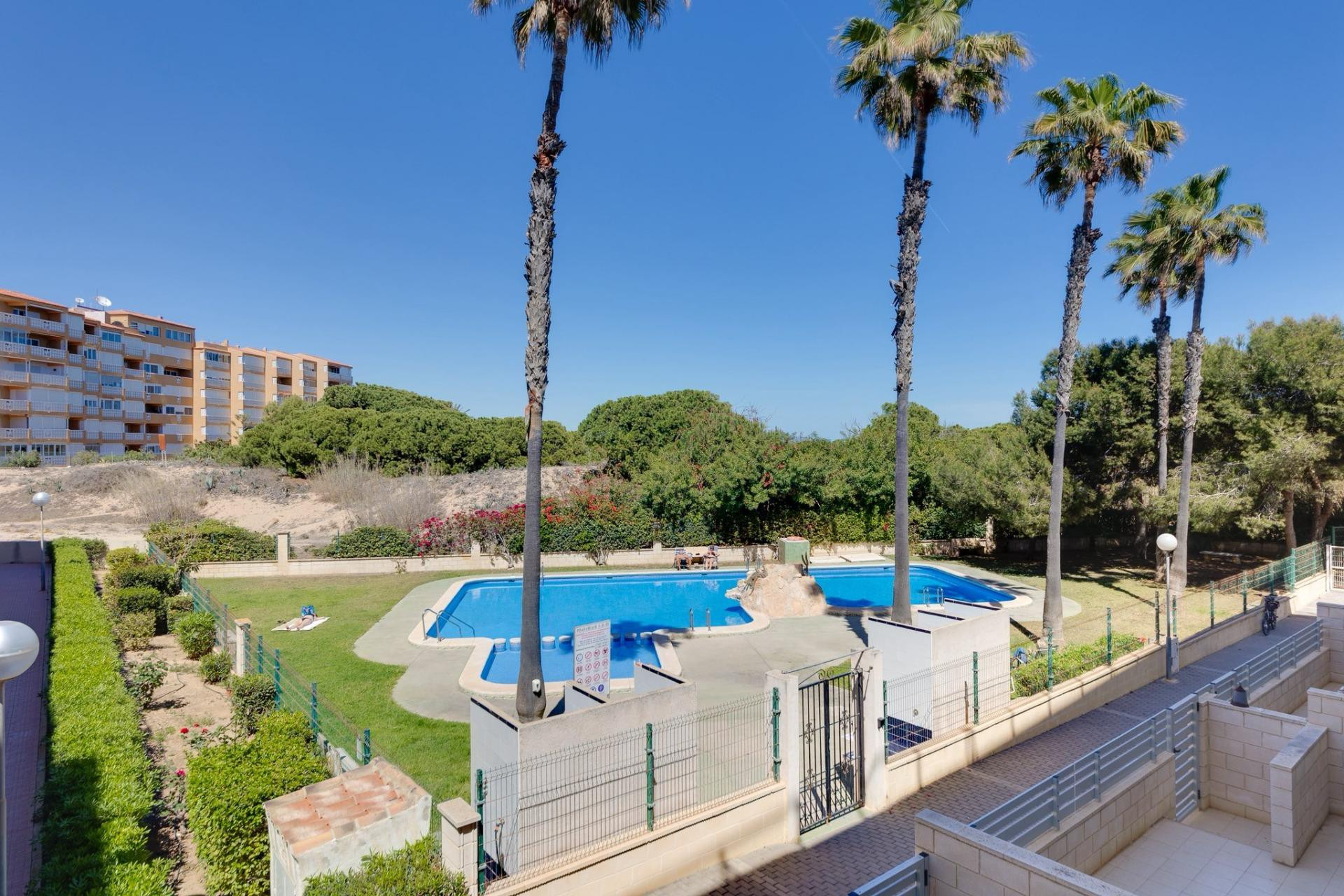 Resale - Apartment  - Torrevieja - PLAYA DE LA MATA