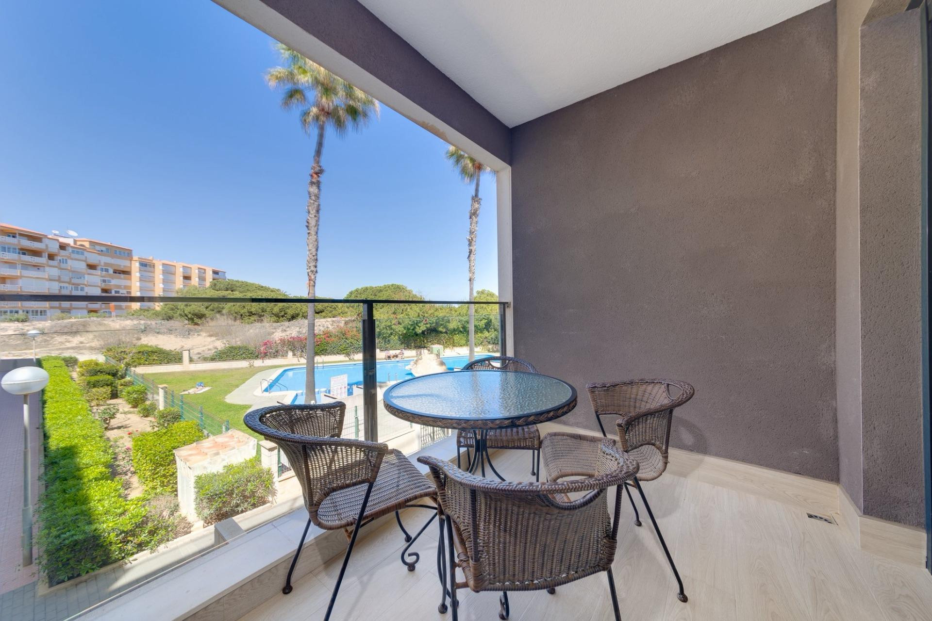Resale - Apartment  - Torrevieja - PLAYA DE LA MATA