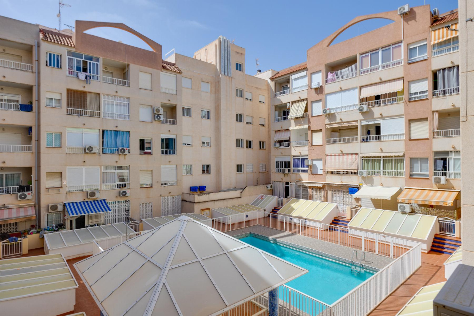 Resale - Apartment  - Torrevieja - Playa de Los Locos-Curva del Palangre