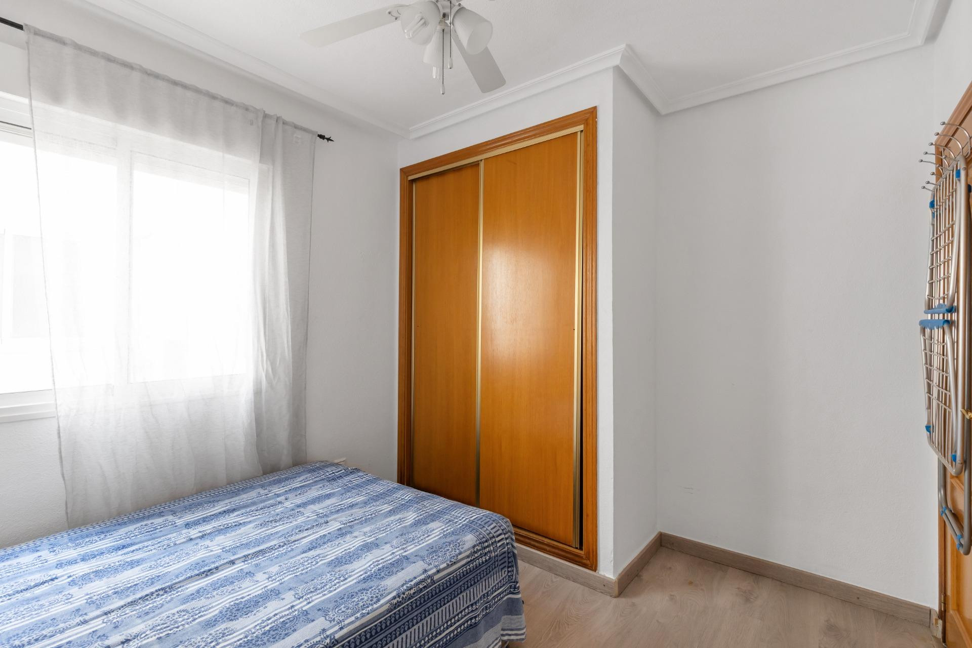 Resale - Apartment  - Torrevieja - Playa de los locos