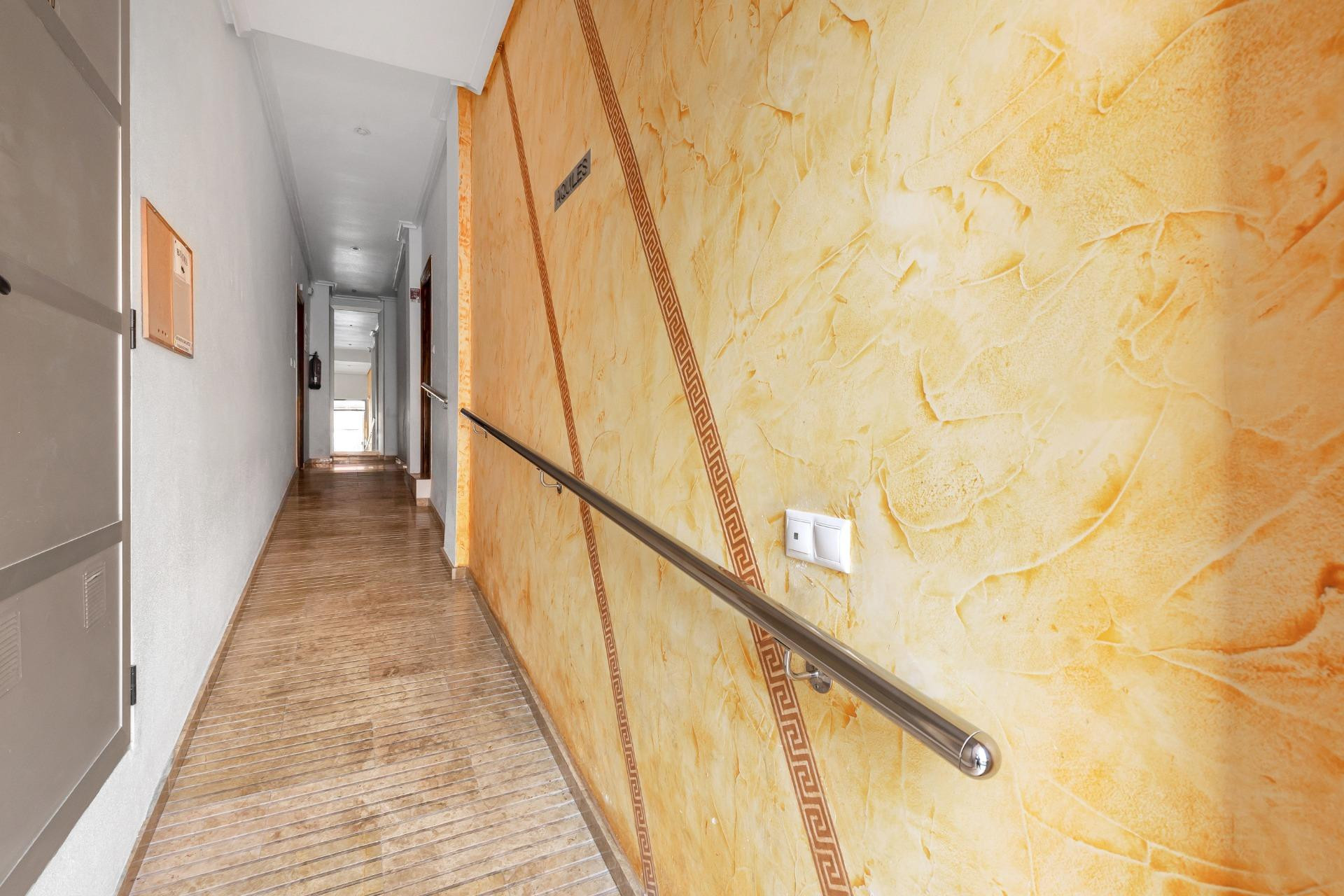 Resale - Apartment  - Torrevieja - Playa de los locos