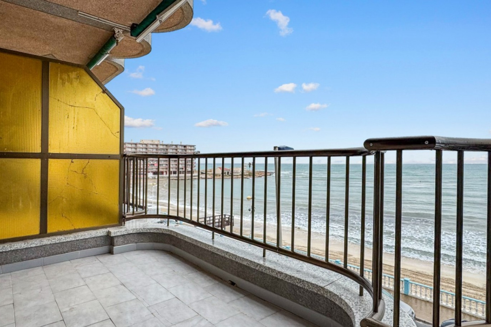 Resale - Apartment  - Torrevieja - Playa de los Locos