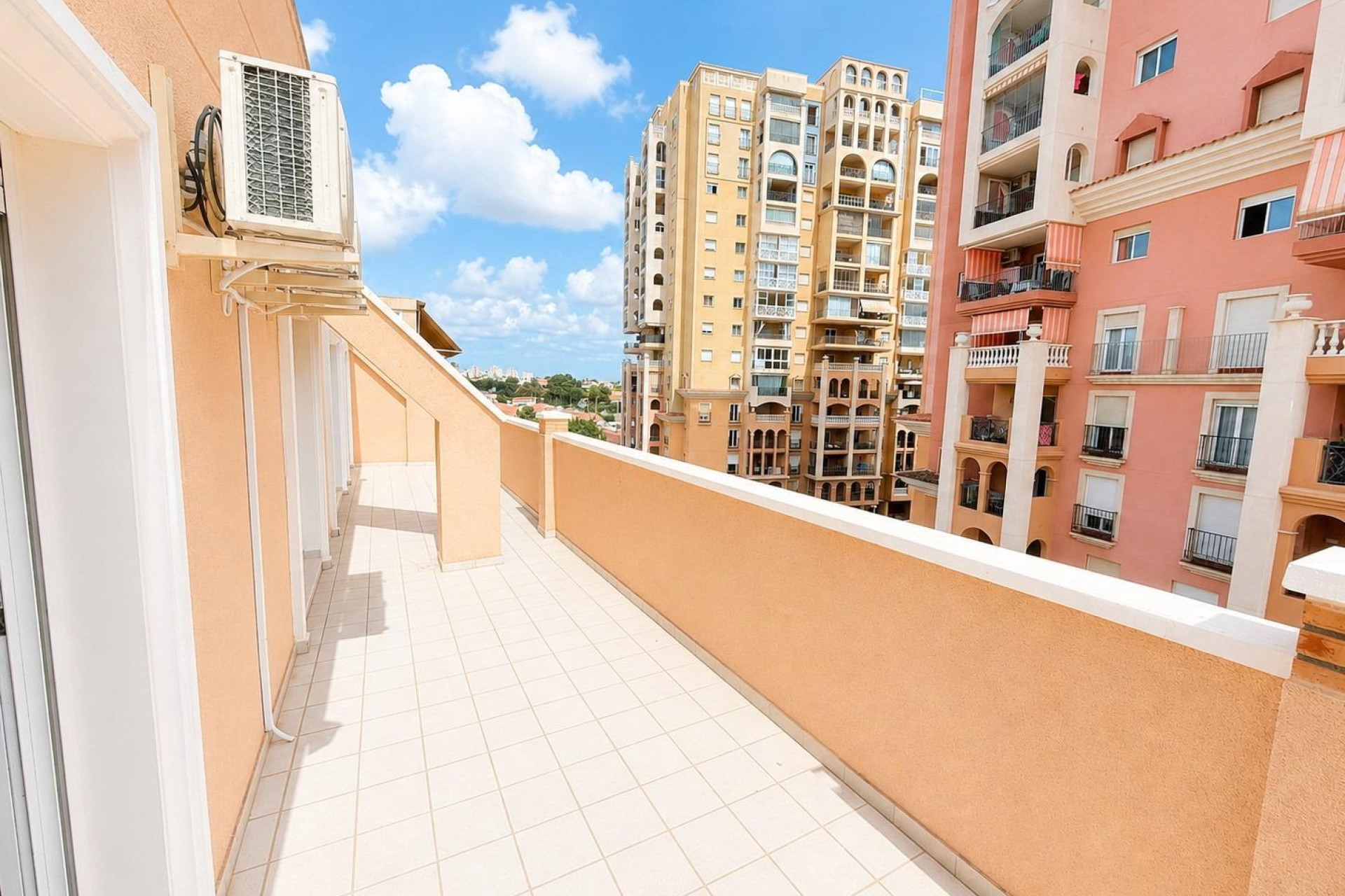 Resale - Apartment  - Torrevieja - Playa de los locos