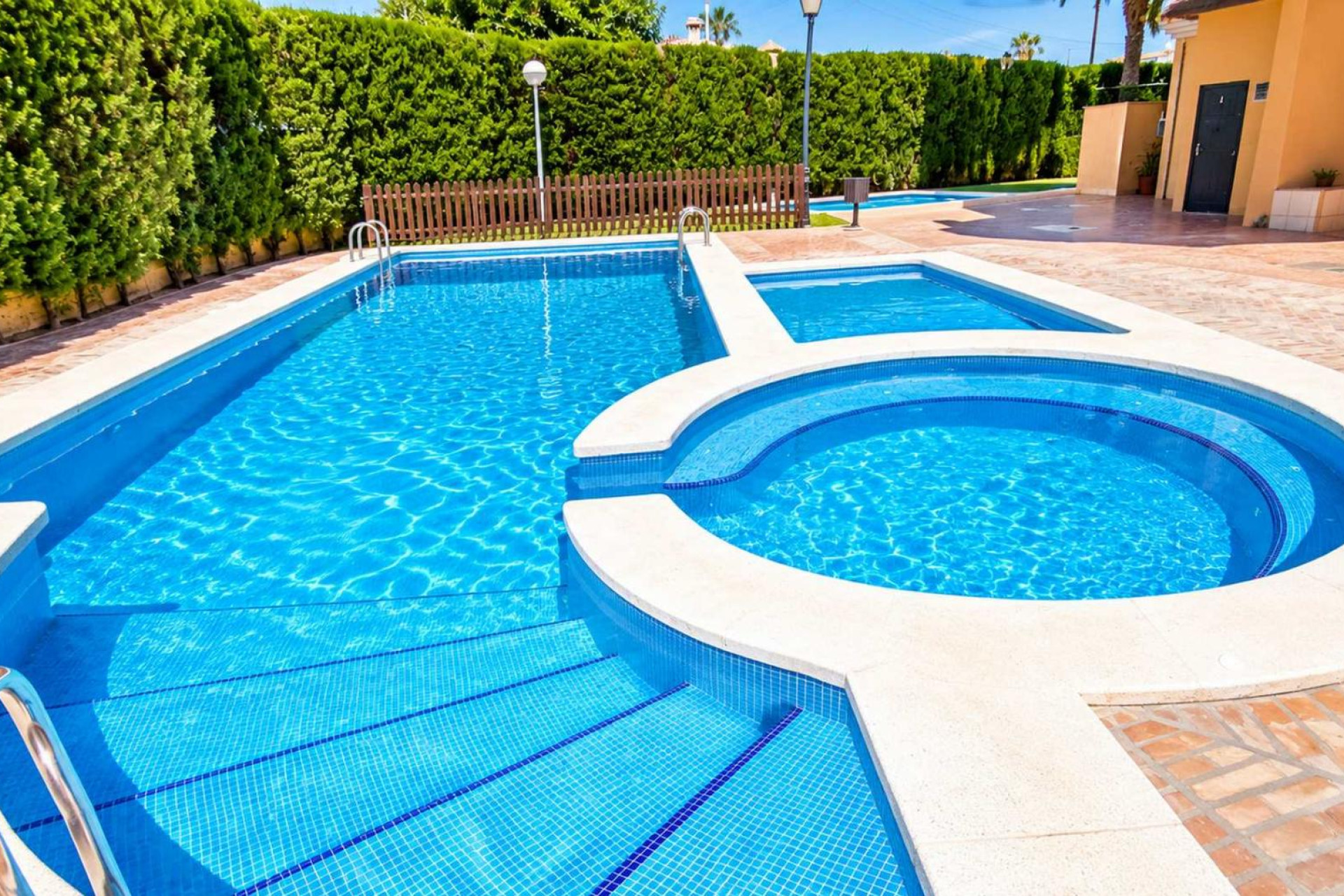 Resale - Apartment  - Torrevieja - Playa de los Locos