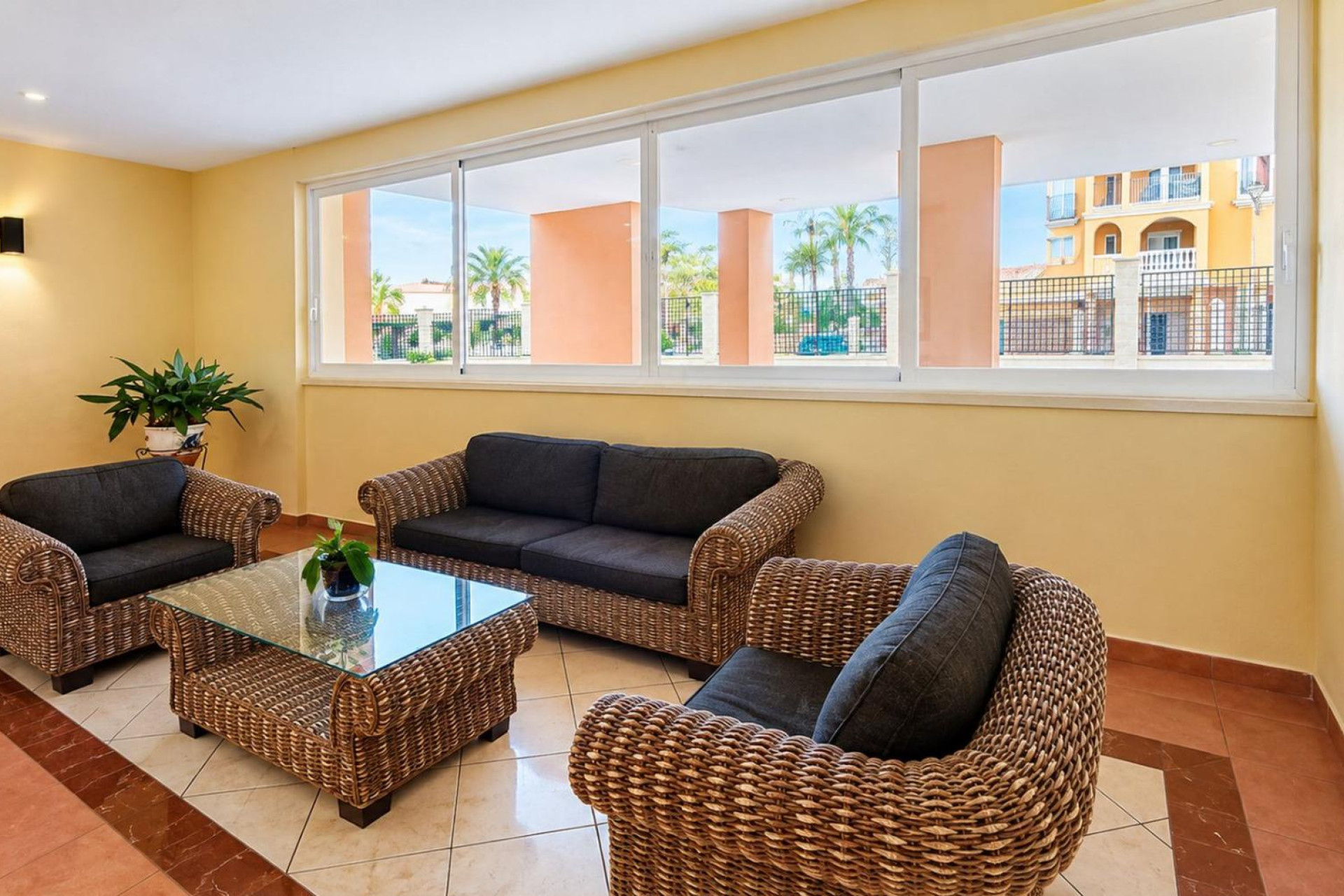 Resale - Apartment  - Torrevieja - Playa de los Locos