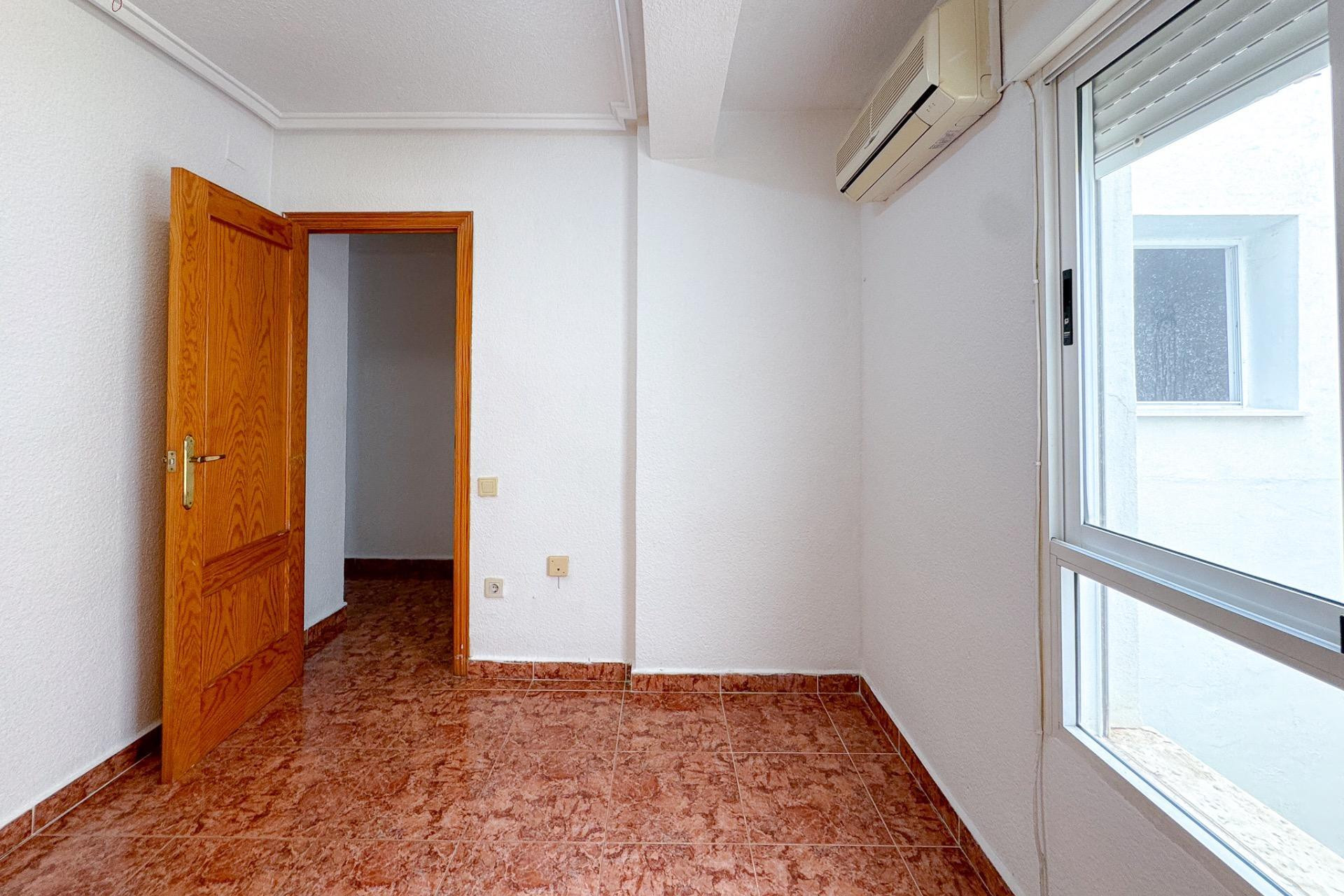 Resale - Apartment  - Torrevieja - Playa de los locos