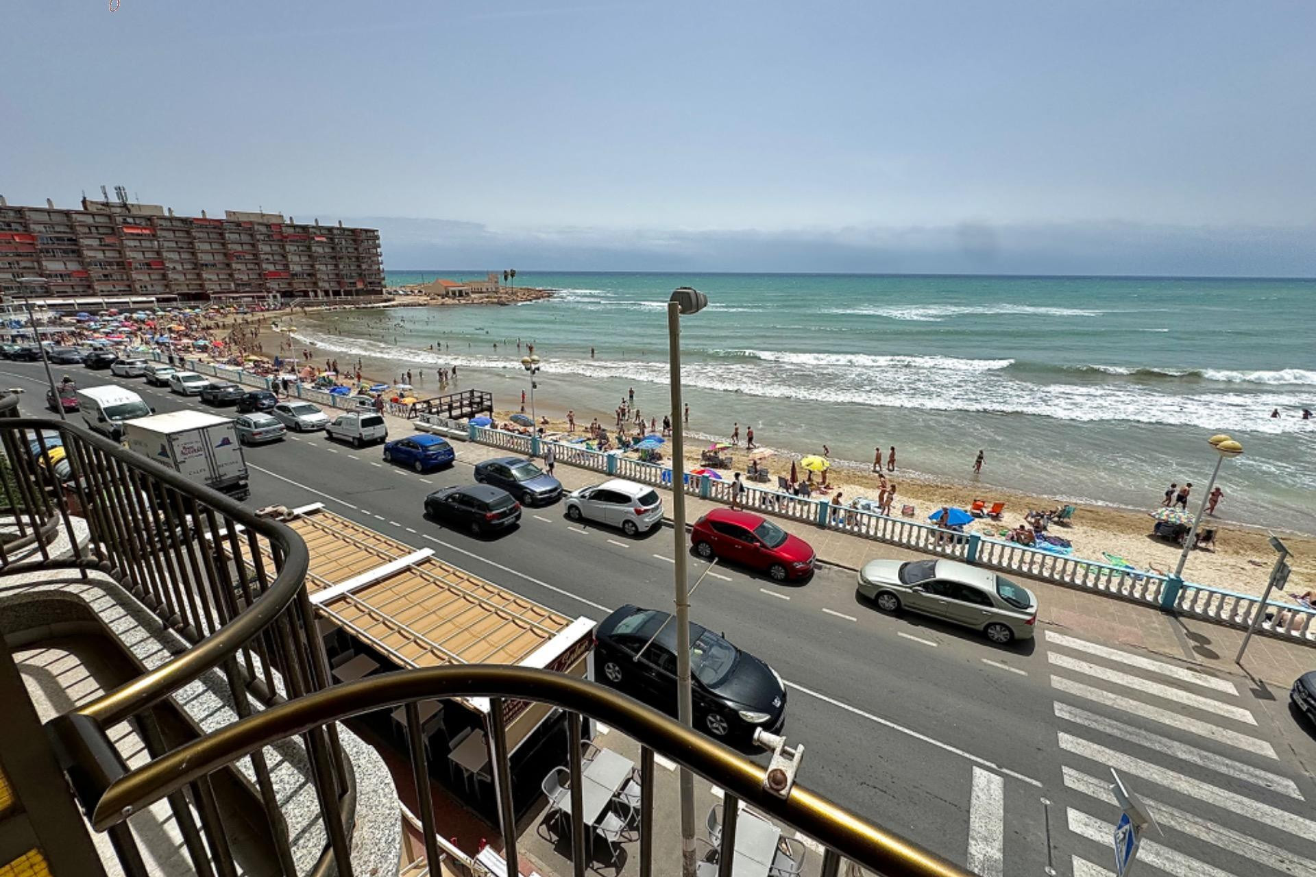 Resale - Apartment  - Torrevieja - Playa de los Locos