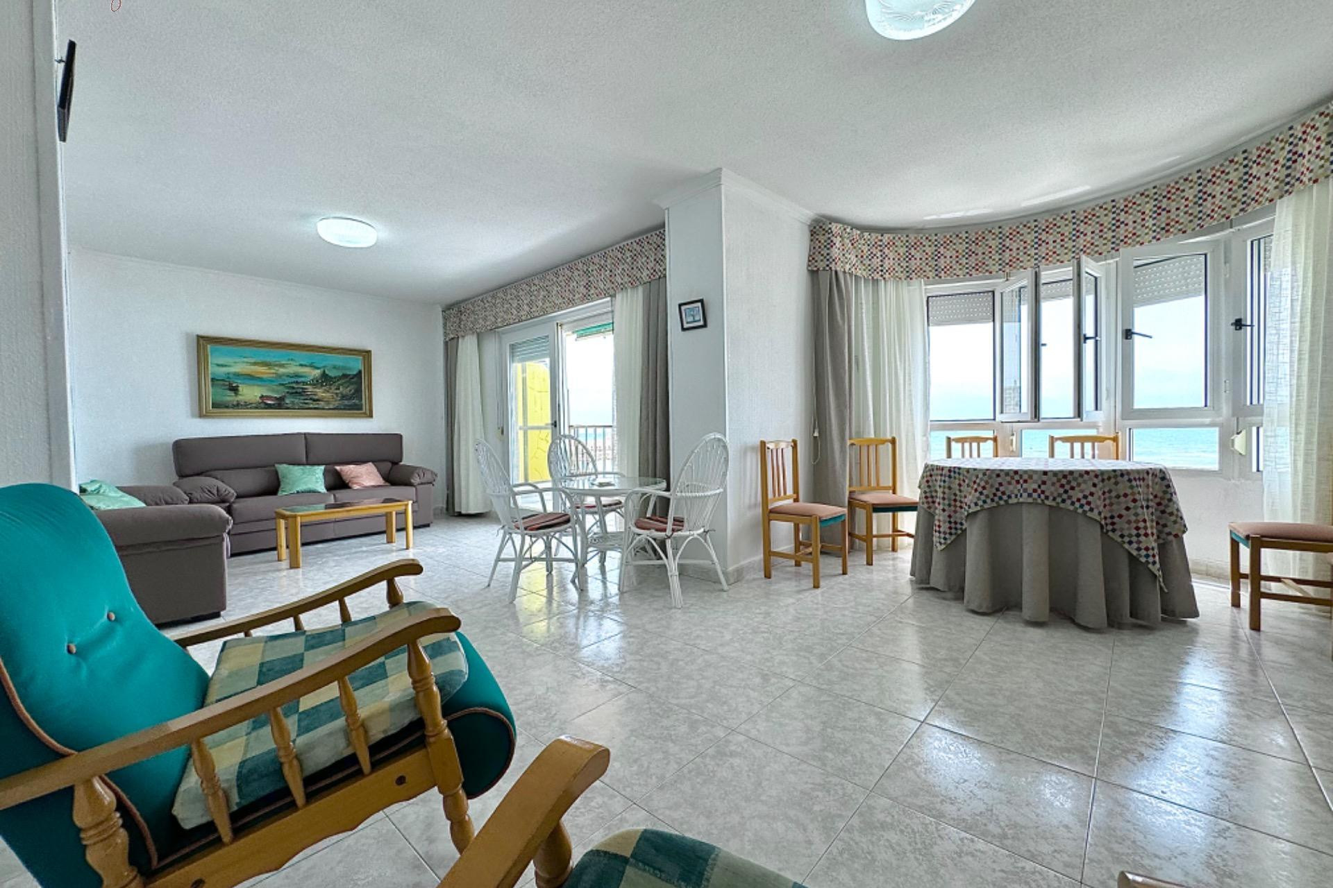 Resale - Apartment  - Torrevieja - Playa de los Locos