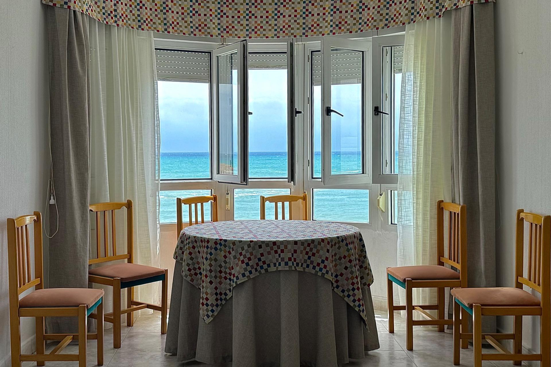 Resale - Apartment  - Torrevieja - Playa de los Locos