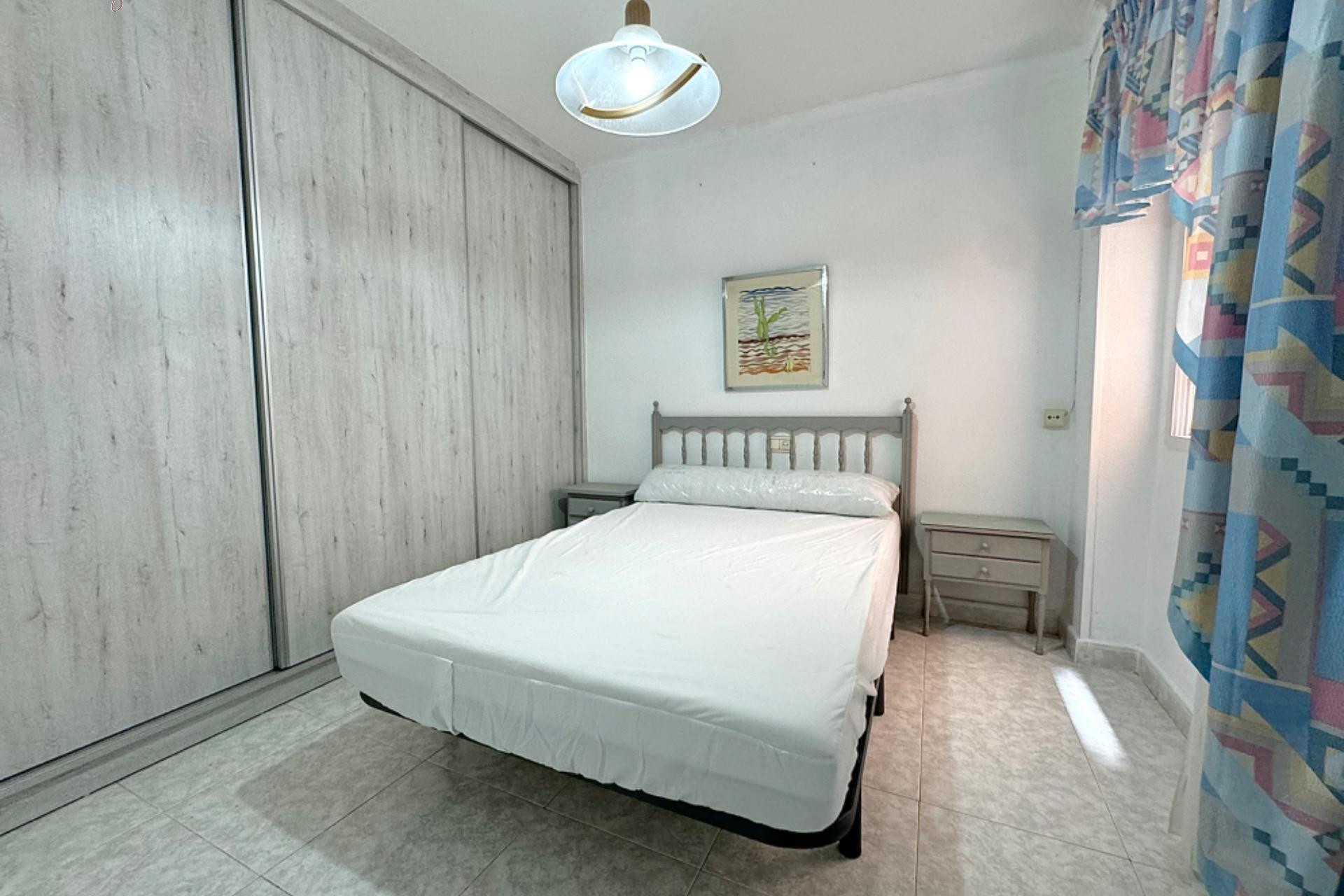 Resale - Apartment  - Torrevieja - Playa de los Locos