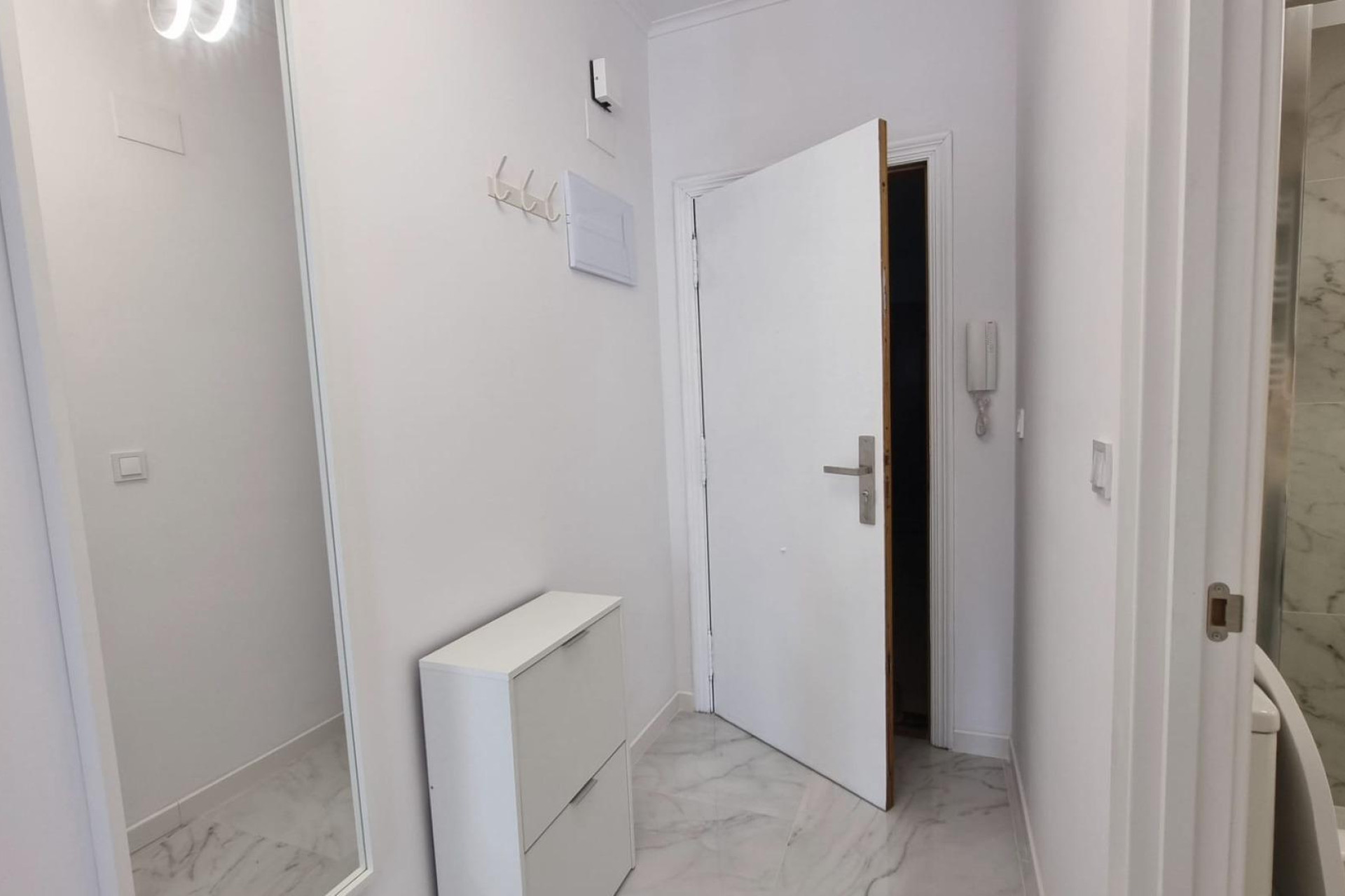 Resale - Apartment  - Torrevieja - Playa de los Locos