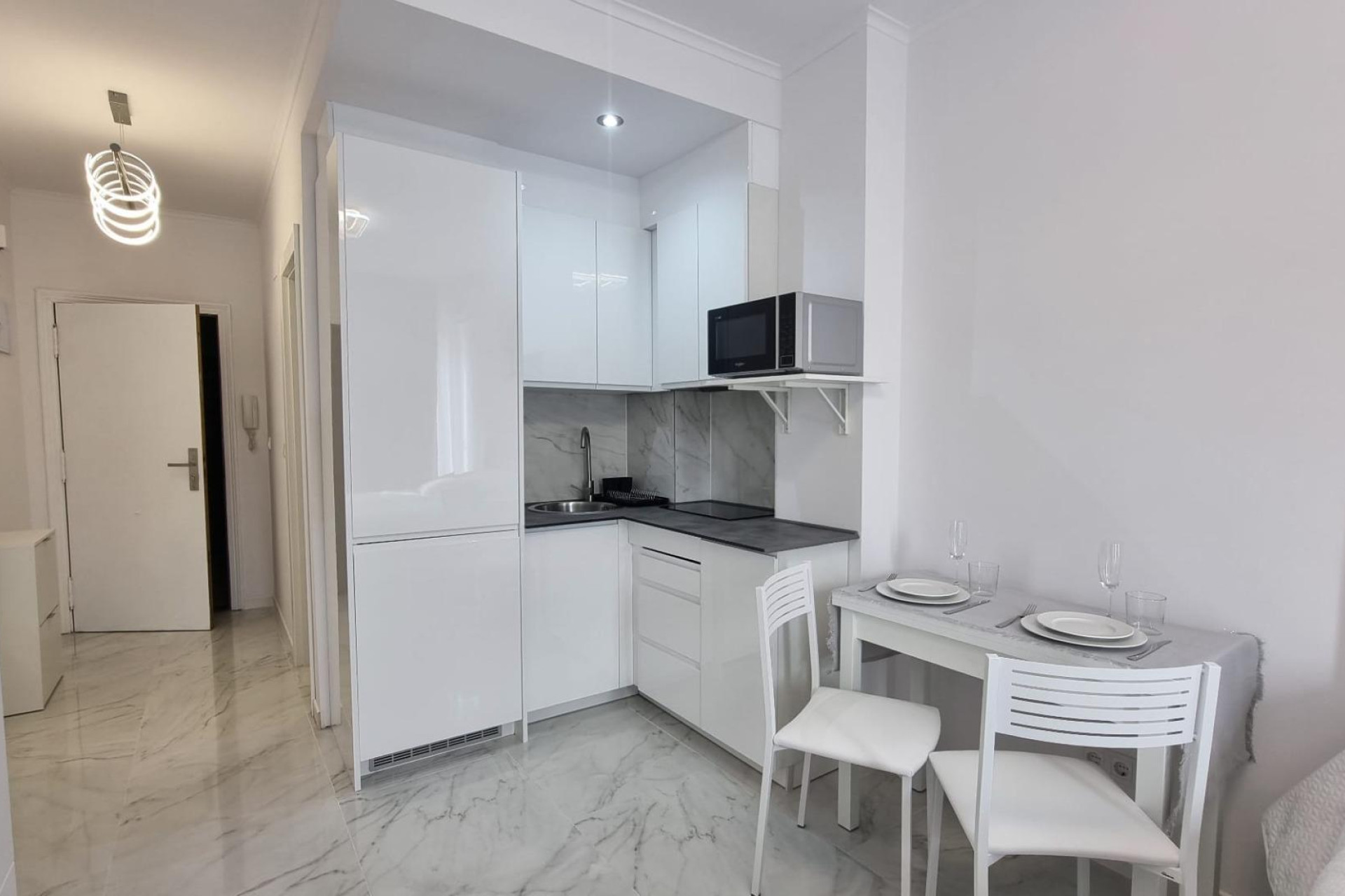 Resale - Apartment  - Torrevieja - Playa de los Locos