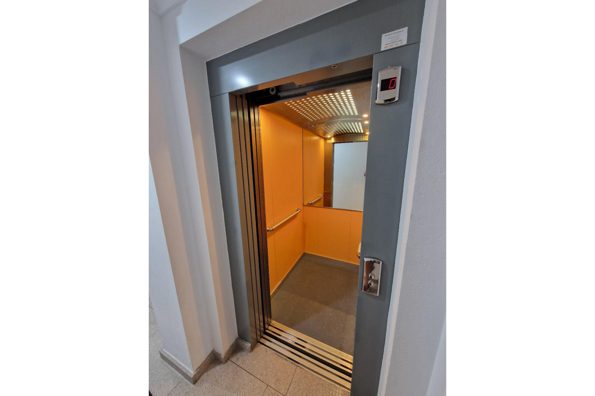 Resale - Apartment  - Torrevieja - Playa de los Locos