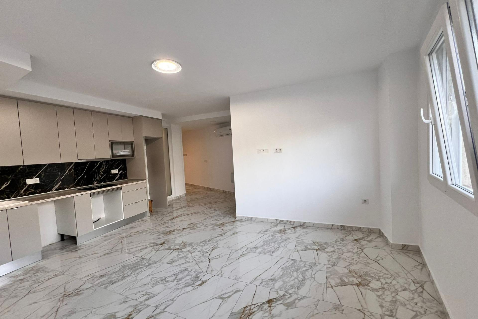 Resale - Apartment  - Torrevieja - Playa de los Locos