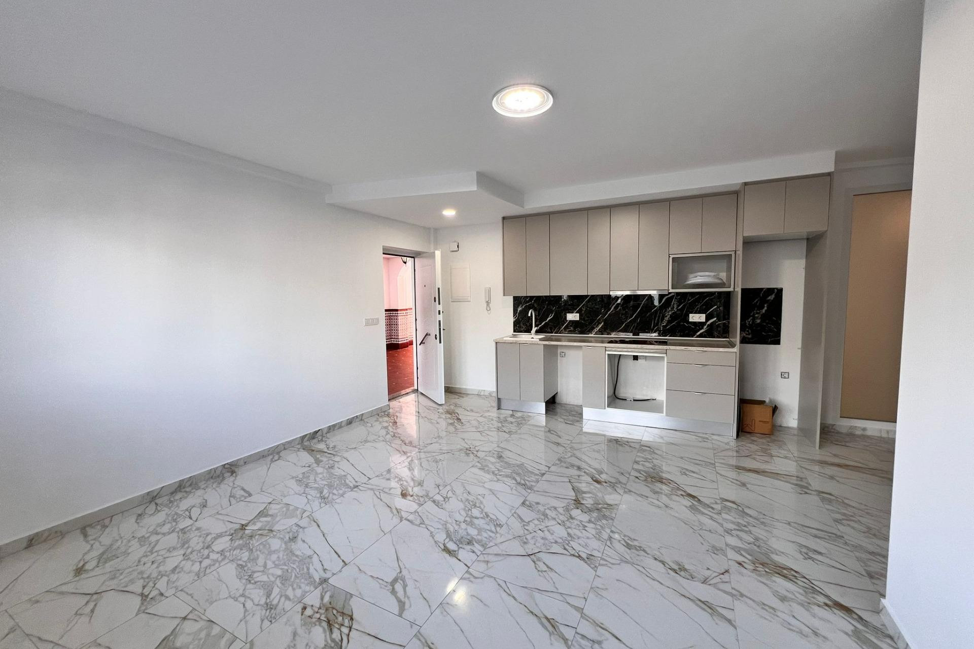 Resale - Apartment  - Torrevieja - Playa de los Locos