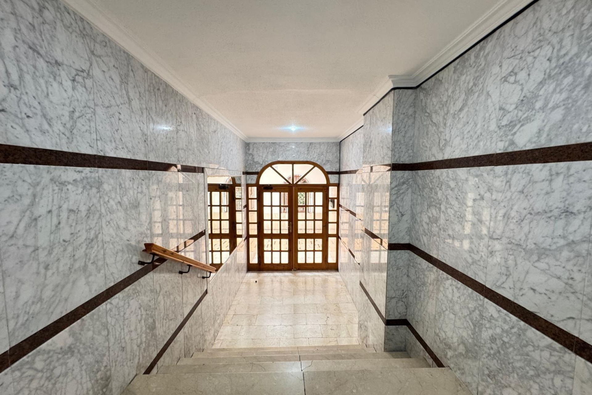 Resale - Apartment  - Torrevieja - Playa de los Locos