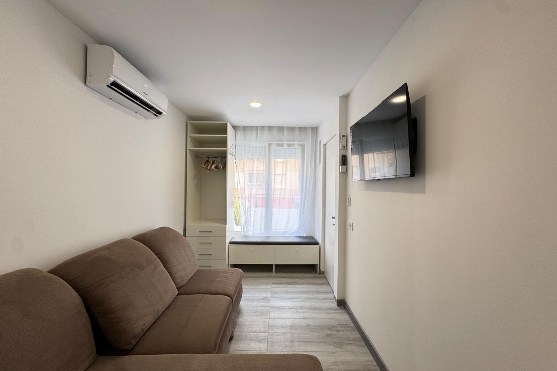 Resale - Apartment  - Torrevieja - Playa de los Locos