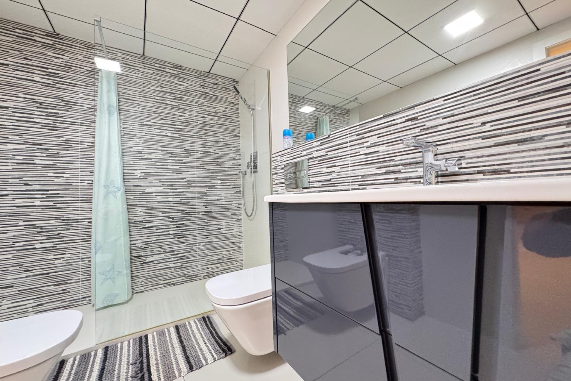 Resale - Apartment  - Torrevieja - Playa de los Locos