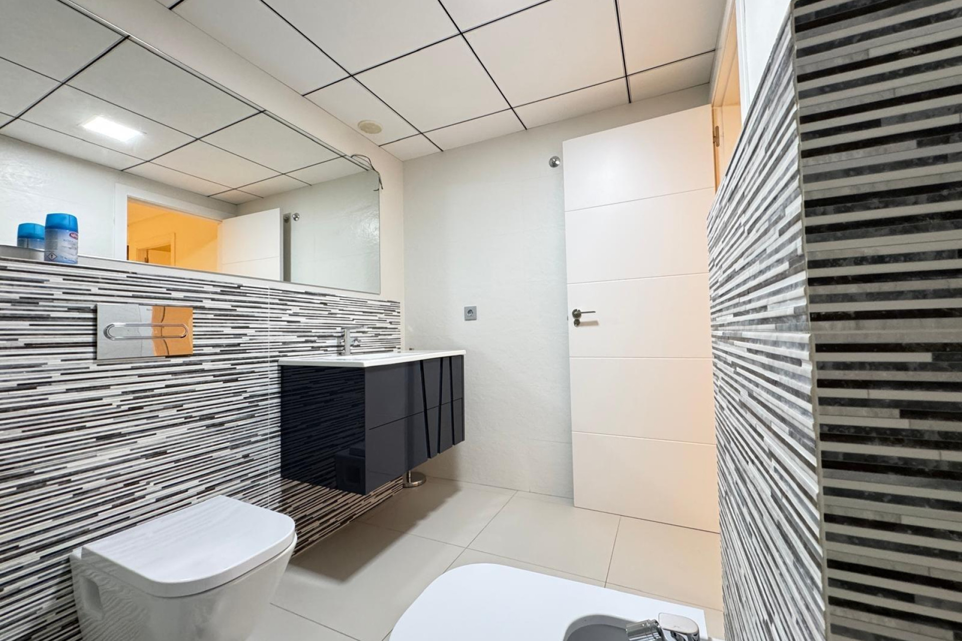 Resale - Apartment  - Torrevieja - Playa de los Locos