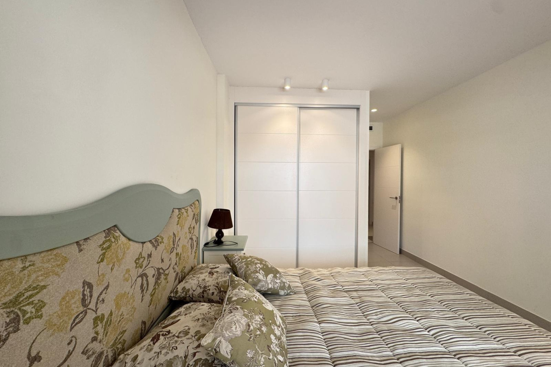 Resale - Apartment  - Torrevieja - Playa de los Locos