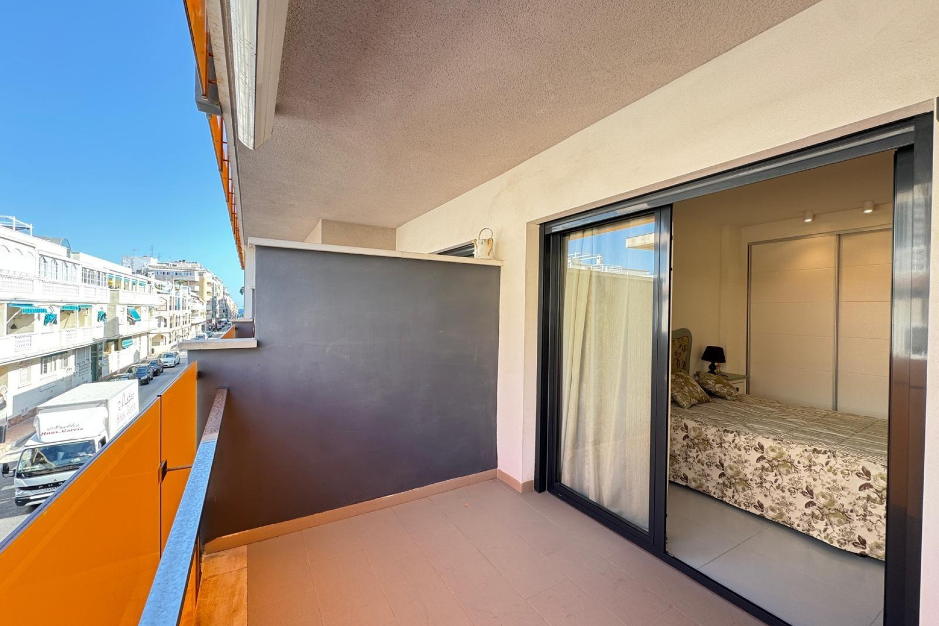 Resale - Apartment  - Torrevieja - Playa de los Locos