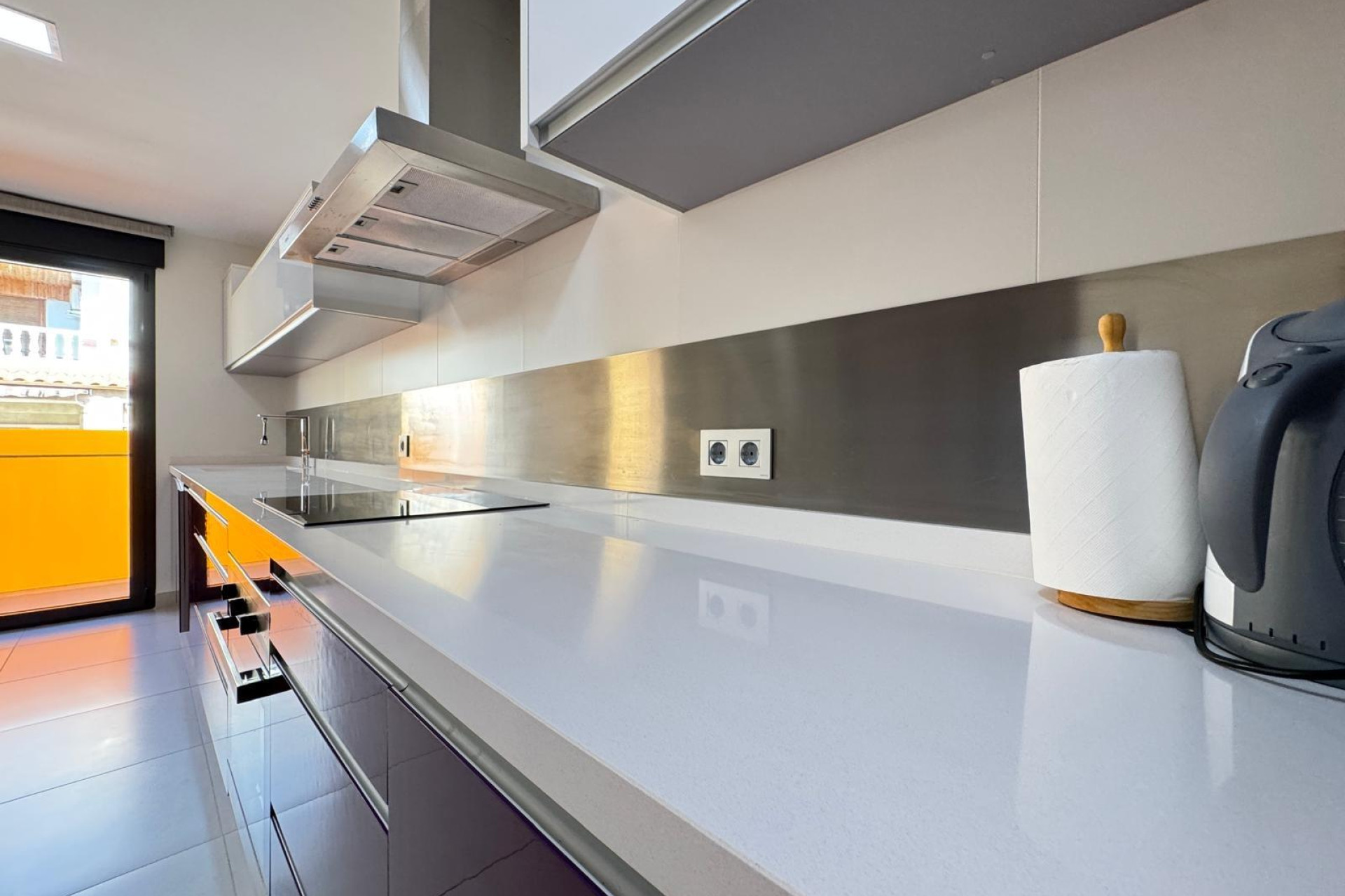 Resale - Apartment  - Torrevieja - Playa de los Locos