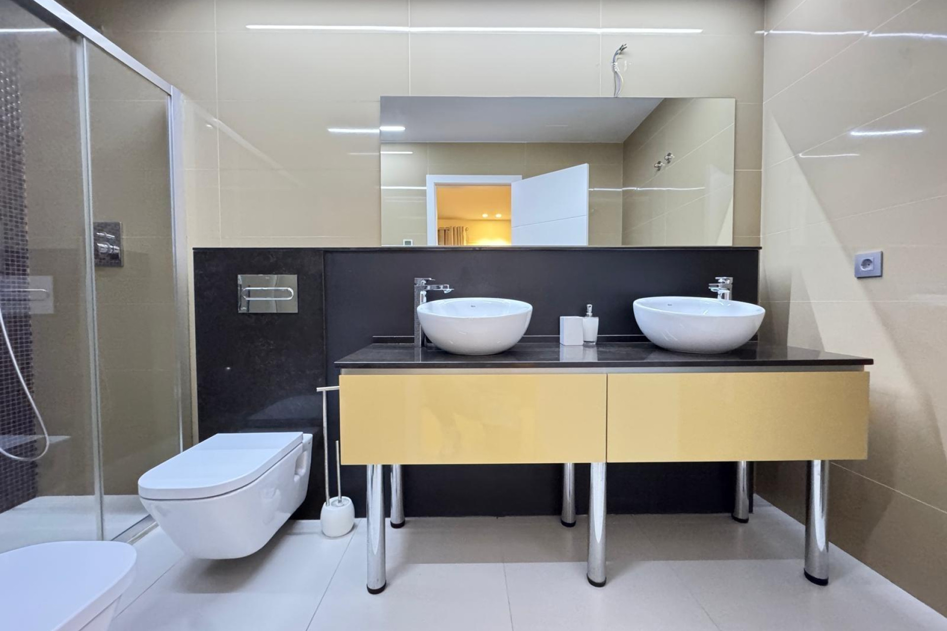 Resale - Apartment  - Torrevieja - Playa de los Locos