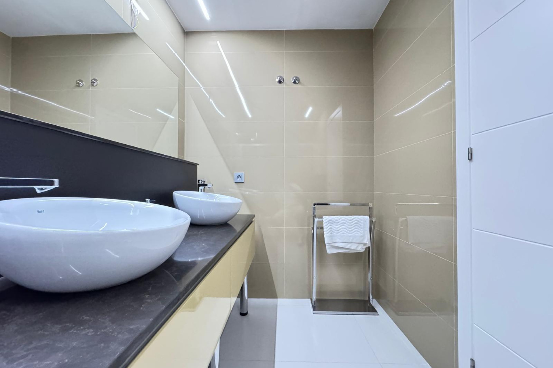 Resale - Apartment  - Torrevieja - Playa de los Locos