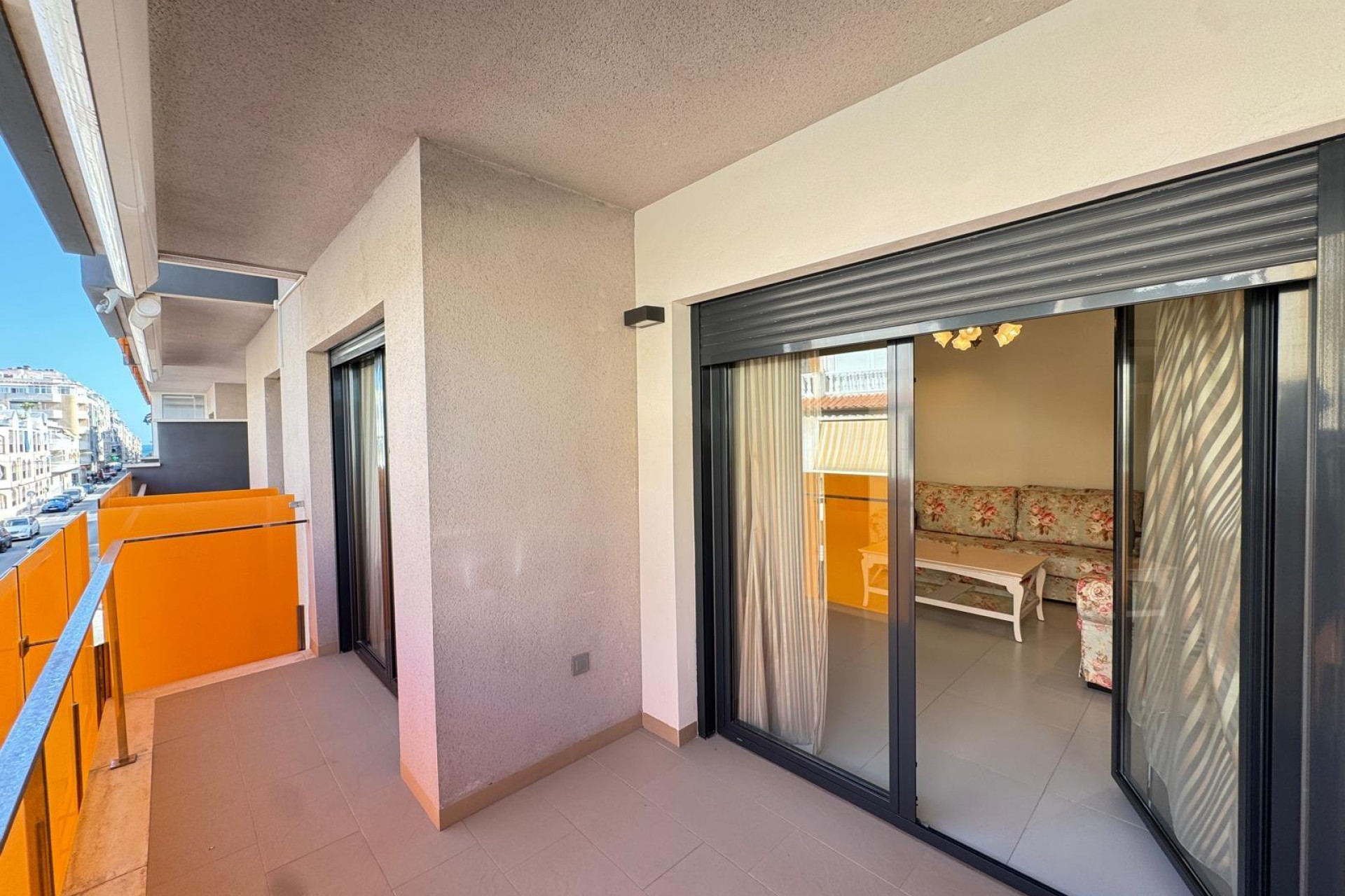 Resale - Apartment  - Torrevieja - Playa de los Locos