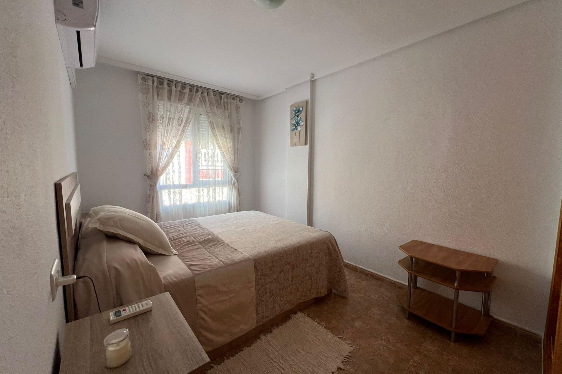 Resale - Apartment  - Torrevieja - Playa de los Locos