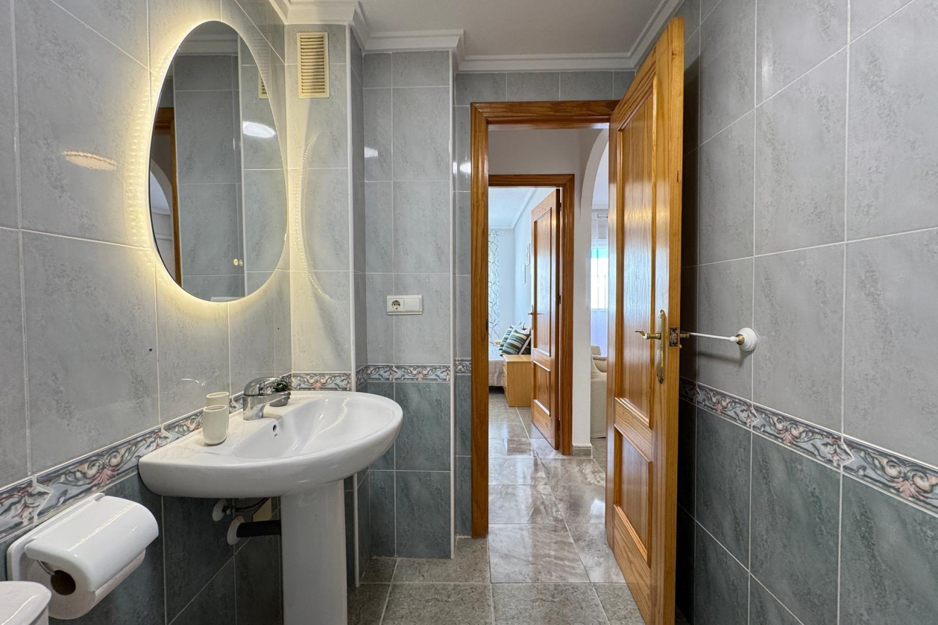 Resale - Apartment  - Torrevieja - Playa de los Locos