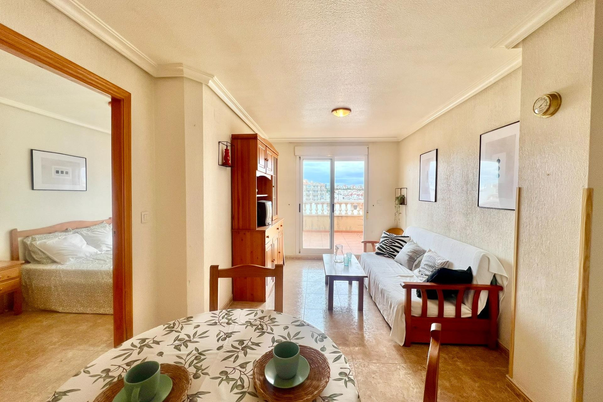 Resale - Apartment  - Torrevieja - Playa de los Locos