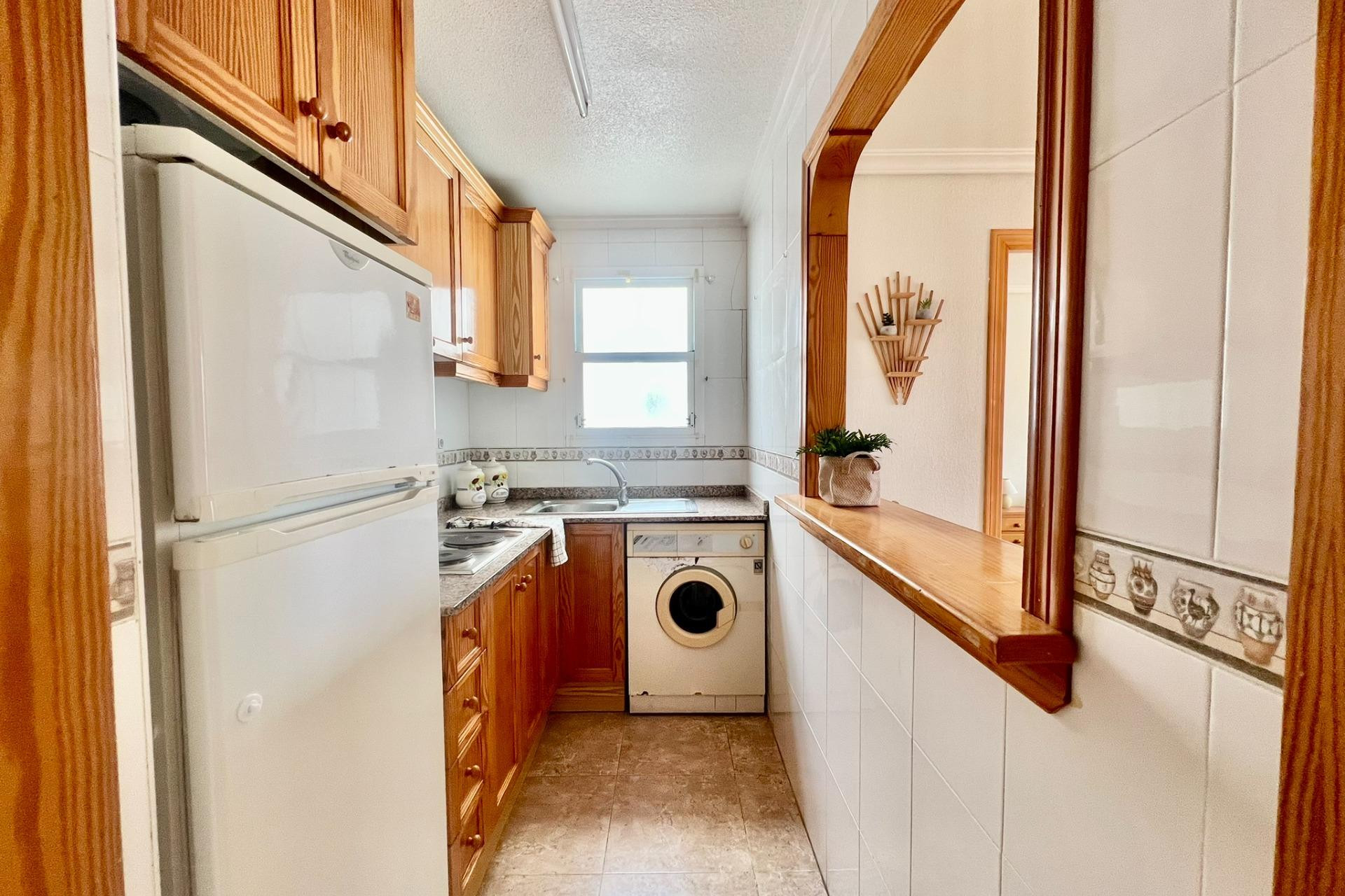 Resale - Apartment  - Torrevieja - Playa de los Locos