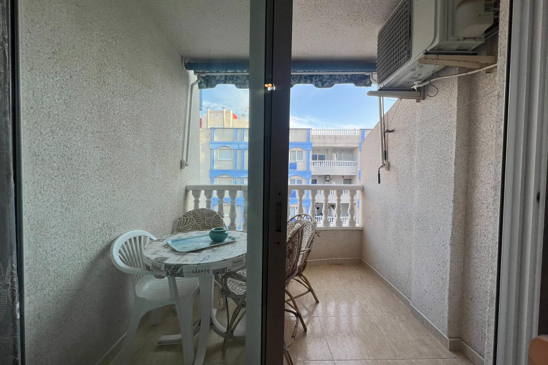 Resale - Apartment  - Torrevieja - Playa de los Locos