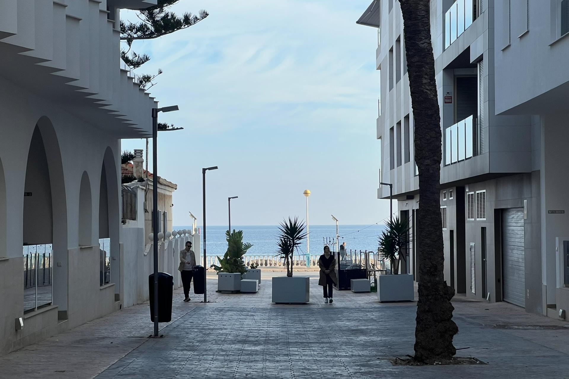 Resale - Apartment  - Torrevieja - Playa de los Locos